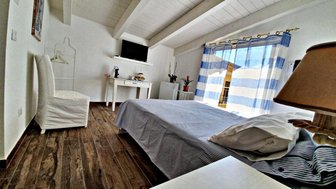 B&B A Casa Di Antonella Scauri  Kültér fotó